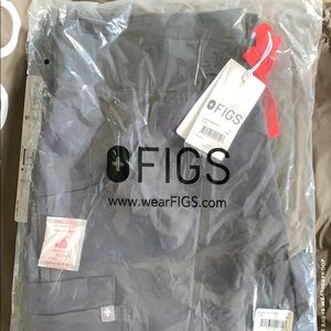 Women’s size small new charcoal figs scrubs!